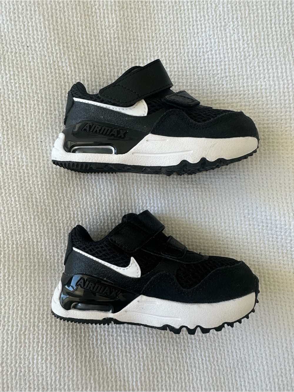Nike Kids' Black & White Air Max Velcro Sneakers 5c
